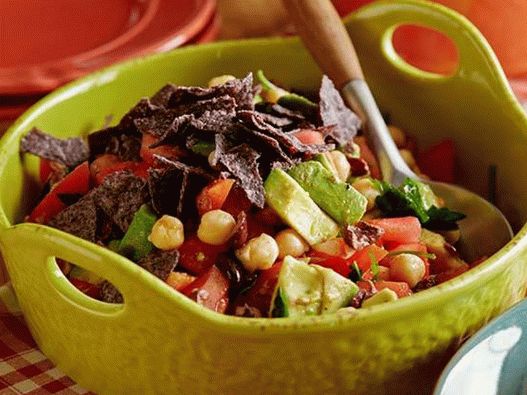 Photo - Salad with chickpeas, tomatoes and olives