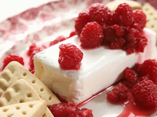 Photo - Lazy biscuit cake with raspberries and limoncello