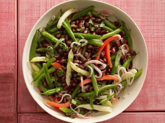 Photo of the dish - Salad of green beans, sweet pepper and red onion