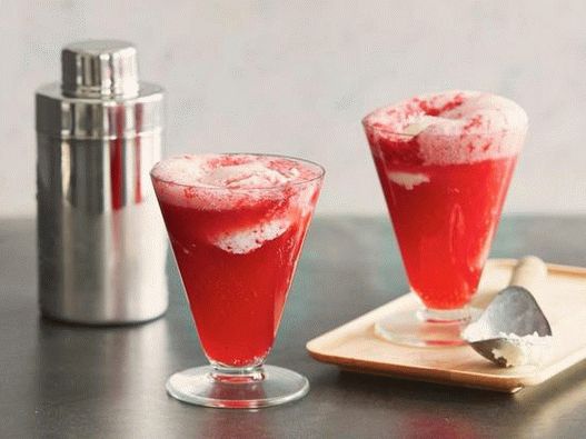 Photo - Blackberry drink with gin and ice cream