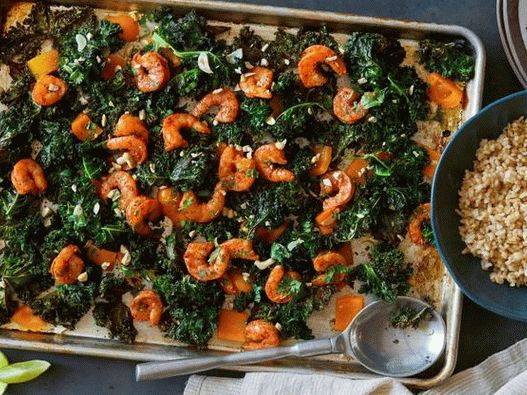 Shrimps with greens in the oven