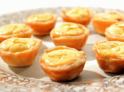 Tartlets with caramelized onions and goat cheese