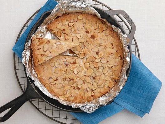 Almond shortcake in a pan