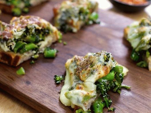 Hot broccoli sandwiches