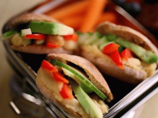 Mini sandwiches stuffed with bean to school