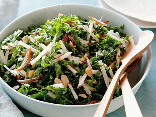 Salad with kale and apple cabbage