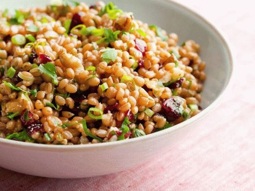 Wheat porridge with walnuts and dried cherries