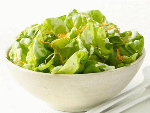 Boston salad with fermented milk dressing