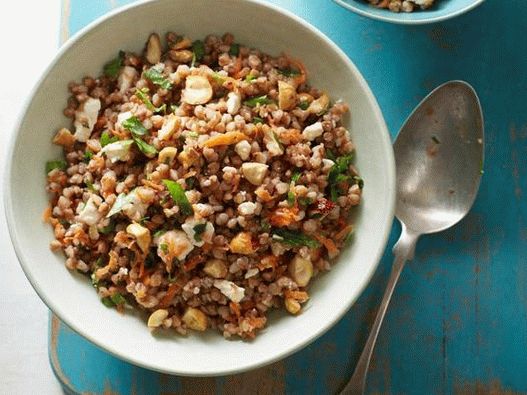 Buckwheat porridge with carrots, hazelnuts and feta