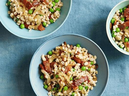 Barley porridge with green peas and bacon