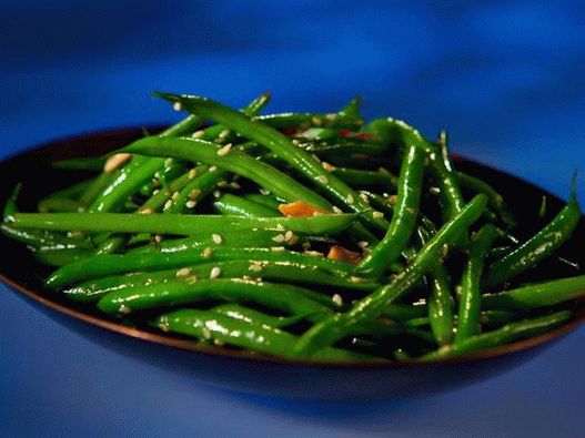 Green beans in glaze from soy sauce