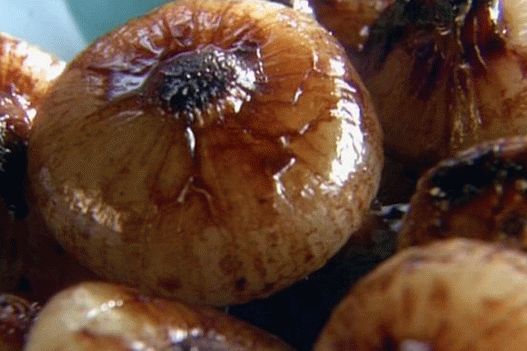 Chipollini onion stewed in red wine