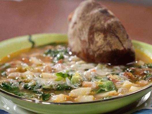 Hearty and healthy minestrone with three types of legumes