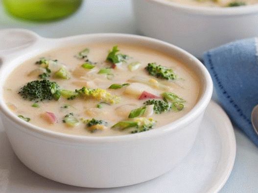 Chowder with broccoli and cheddar cheese