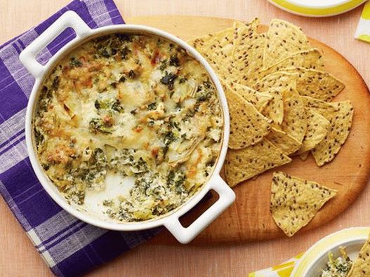 Deep sauce with artichokes and cabbage kale