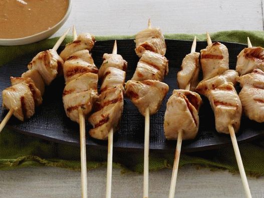 Chicken sauté with spicy peanut dip sauce