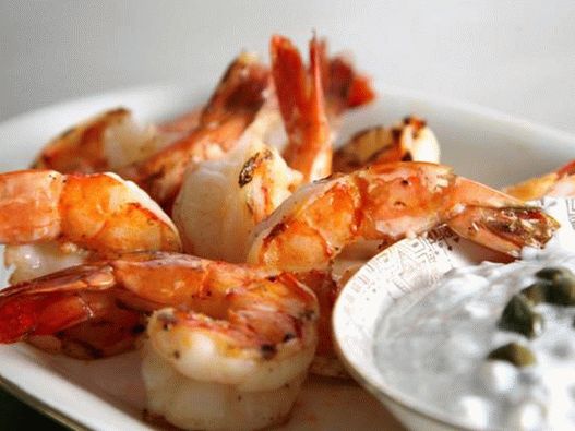 Grilled shrimps with caper zadziki sauce
