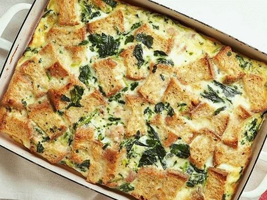Casserole with spinach and minced meat for breakfast