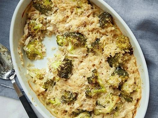 Casserole with rice, chicken and broccoli