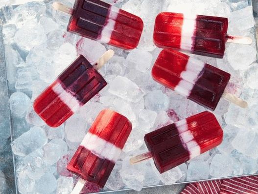 Photo - Useful layered fruit ice with the taste of strawberries, coconut and blueberries