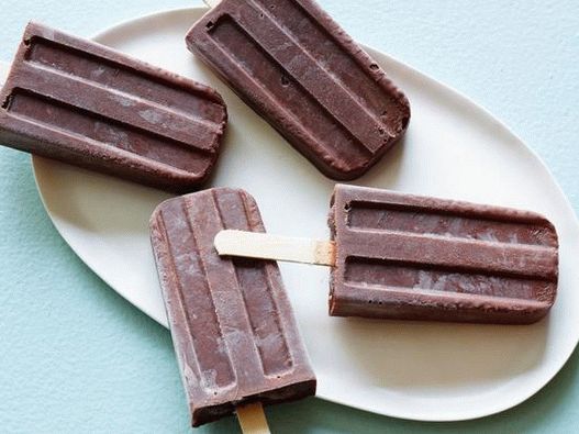 Photo - Frozen Chocolate Pudding with Chia Seeds on a Stick