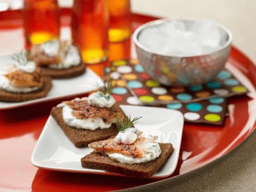 Canapes with smoked trout and sour cream sauce with herbs for two
