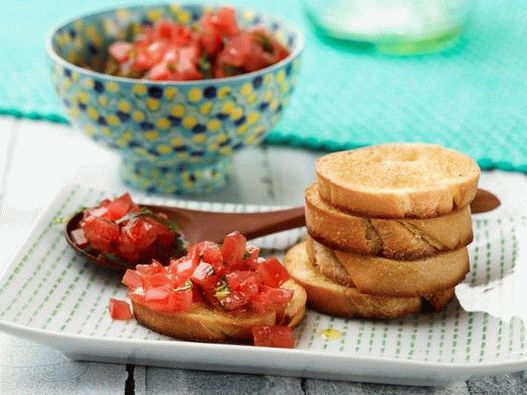 Bruschetta with tomatoes and basil