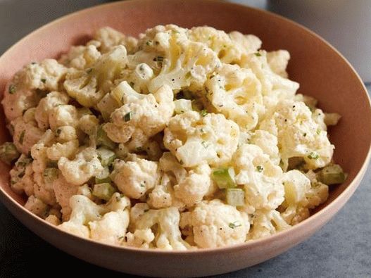 Cauliflower salad with cream dressing a la