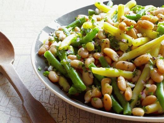 Salad with green and white beans