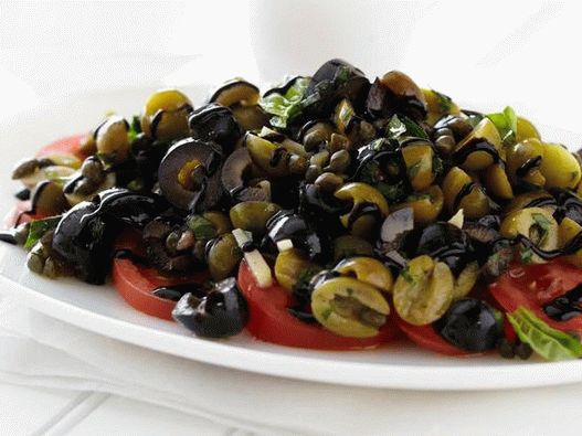 Roman summer salad of olives and tomatoes