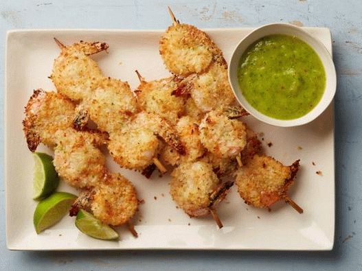 Shrimps breaded with coconut flakes with spicy pineapple sauce