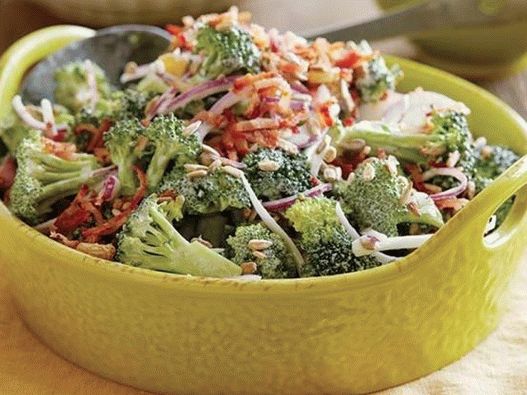 Light cream broccoli salad
