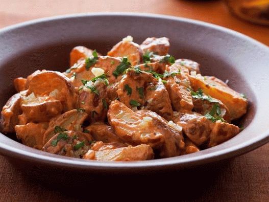 Light salad of young potatoes with smoked paprika