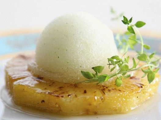 Baked pineapple with ginger-thyme ice
