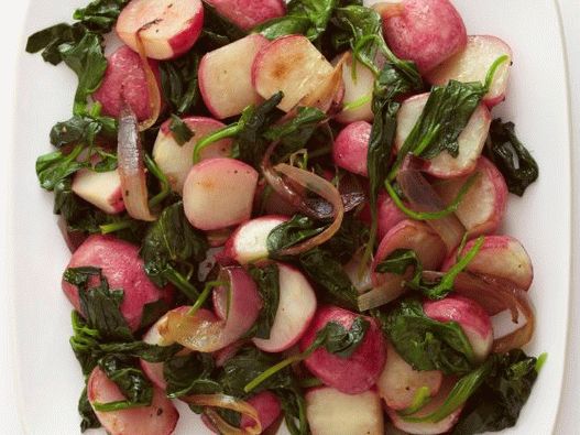Photo Radish stewed with spinach