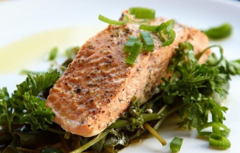 Steamed fish with herbs