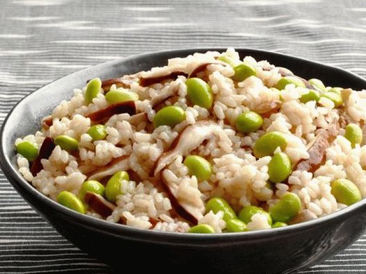 Photo Rice with edamame beans and shiitake mushrooms