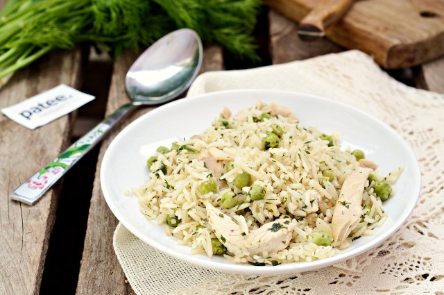 Rice with Chicken and Peas