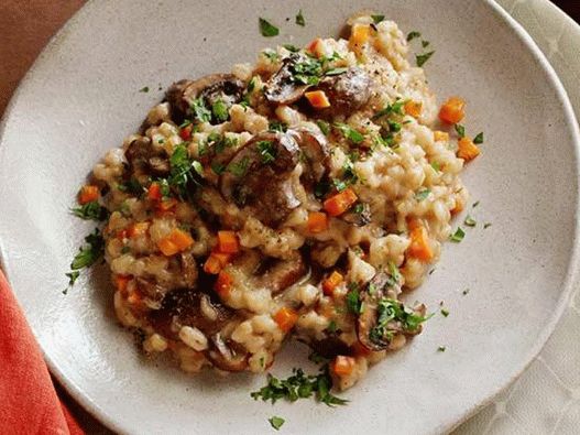 Photo of a barley risotto with mushrooms in a slow cooker