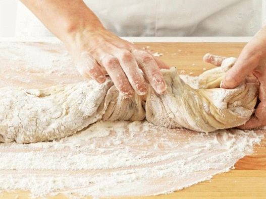 Tighten the ends of the roll, then twist several times
