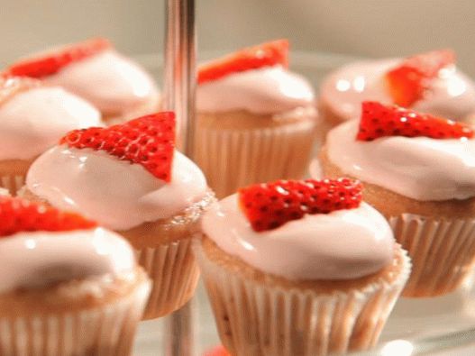Photo of Pink Cupcakes with Strawberries