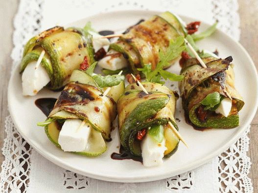 Photo Eggplant and zucchini rolls with cheese