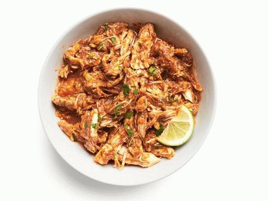 Photo Ragged chicken in a slow cooker