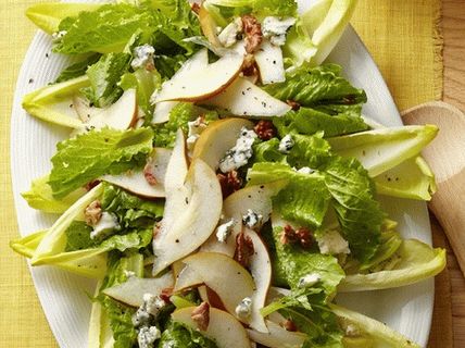Photo Chicory salad with pear and gorgonzola cheese