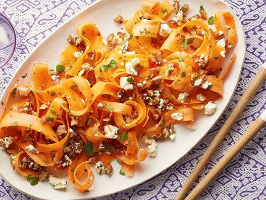 Photo Salad of carrots, dates and feta