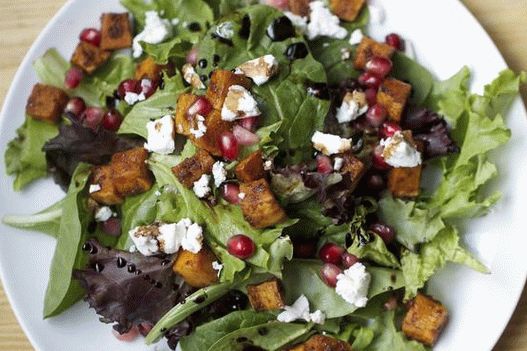 Photo Nutmeg pumpkin salad with champagne vinegar dressing