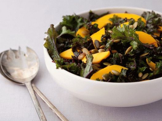 Photo Mint Kale Salad with Mango