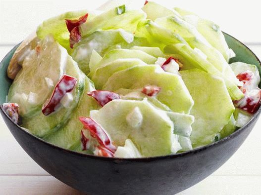 Photo Cucumber Salad with Pickled Peppers