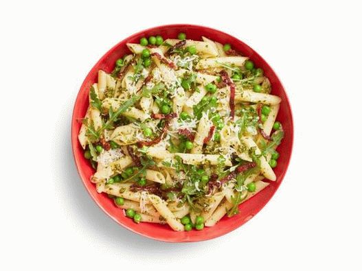 Photo Penne pasta salad with spicy pesto