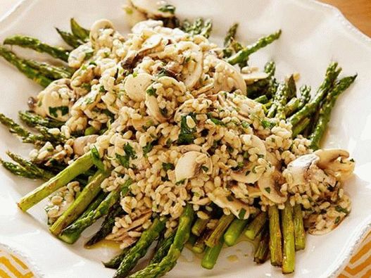 Photo Salad of pearl barley with mushrooms and fried asparagus